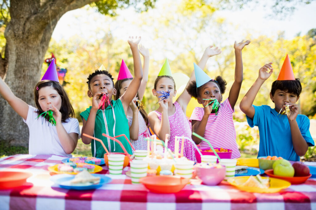 Type 1 diabetes celebration with young children outside