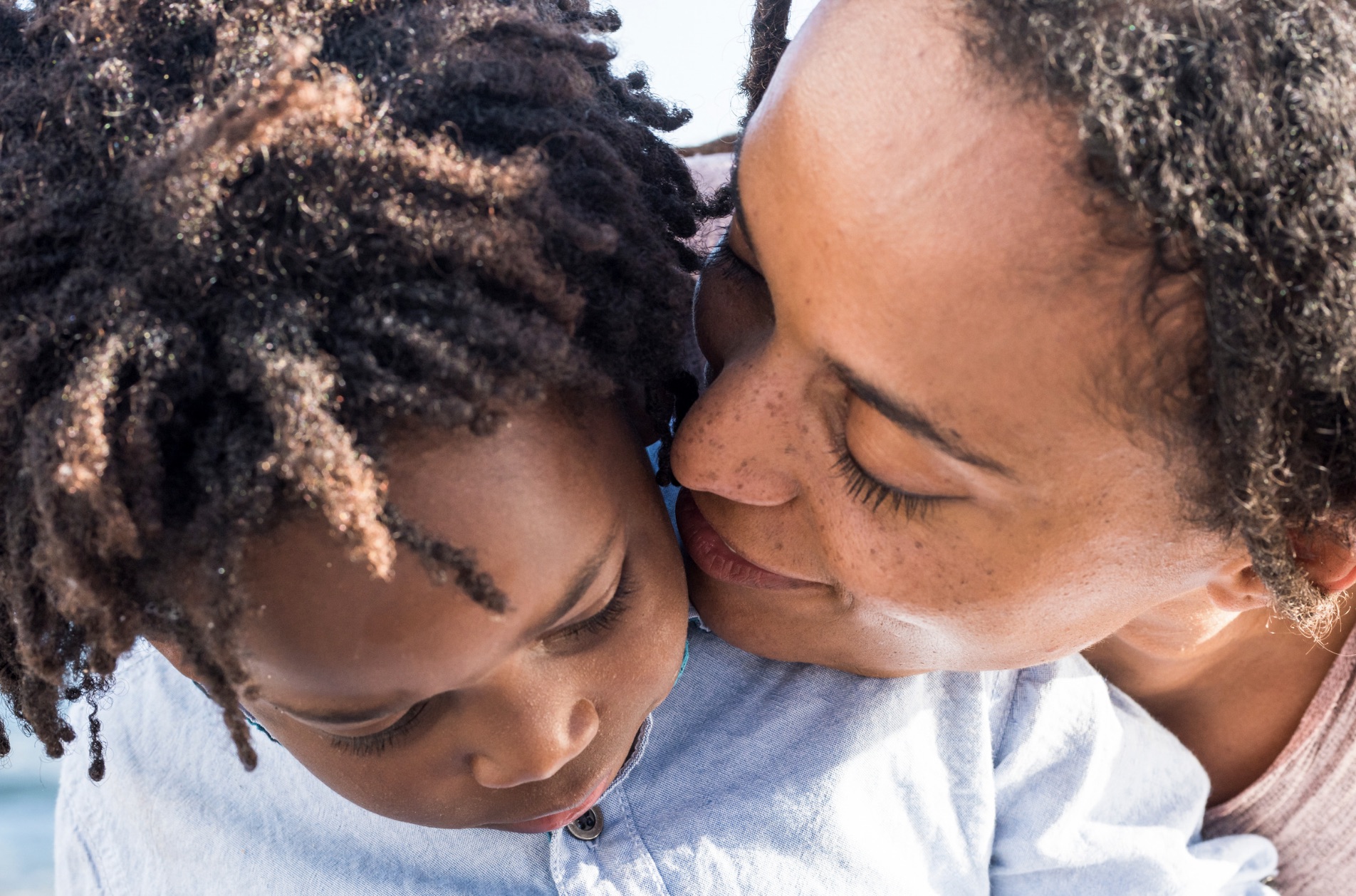 type 1 diabetes mom kissing young son's cheek